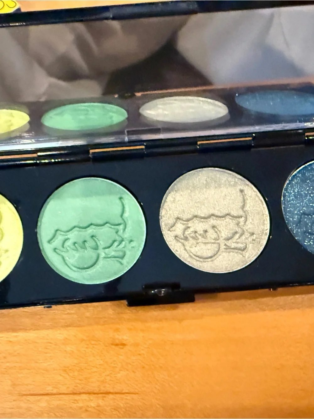 MAC Cosmetics. Eyeshadow set The Simpsons 2014 NWT